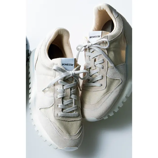 おしゃれな50代の靴ワードローブ！この2足があれば”最強”「愛用スニーカーともう一足」