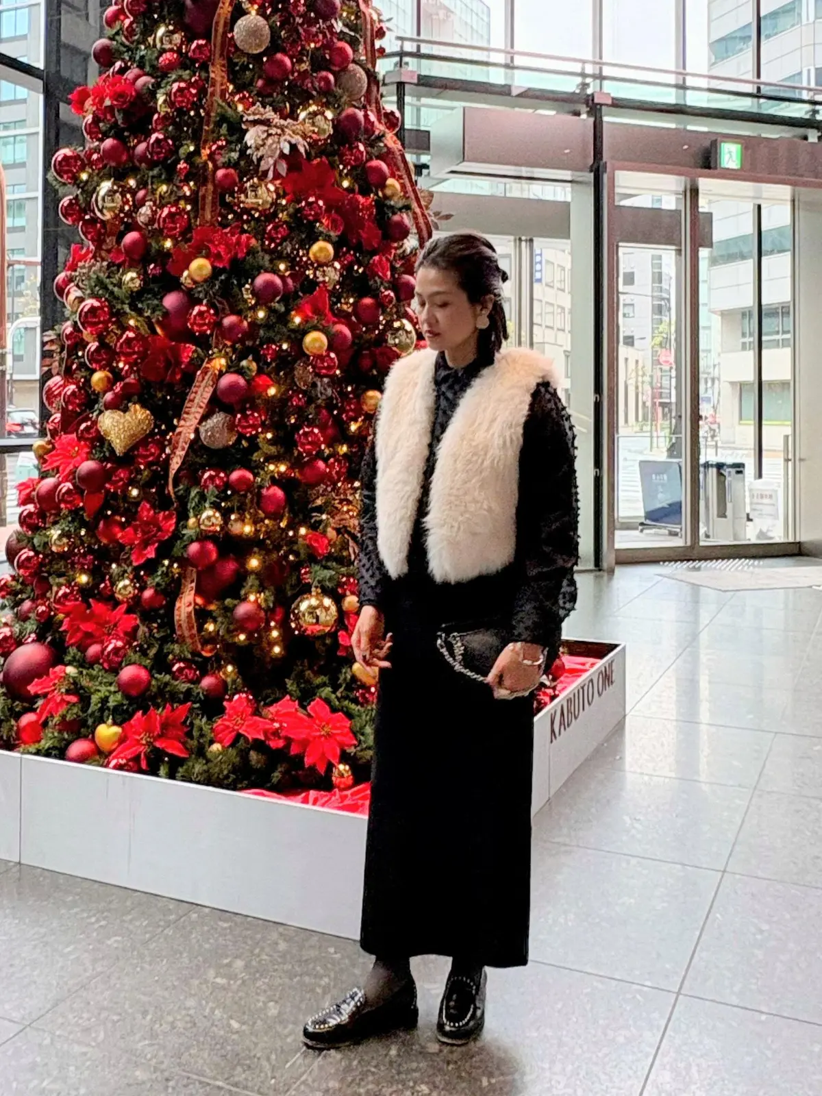 スカートコーデ　大人スタイル　ブラックコーデ　エブール