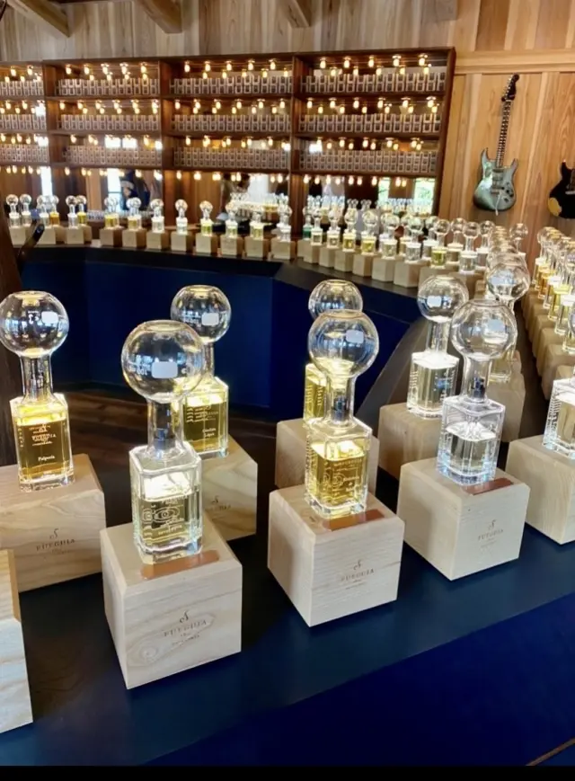 ファッションと香りのコラボを提案する「フの画像_2