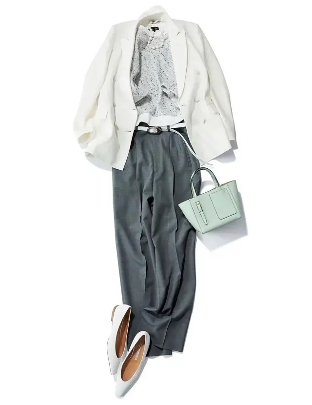 ホワイトベルトが完成させるグレー×ホワイトの好感度の高い配色