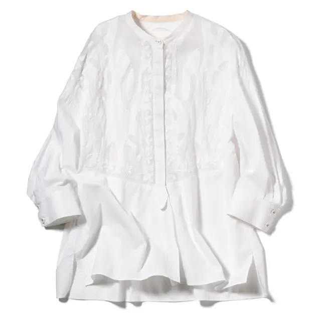 フィータの白ブラウス
