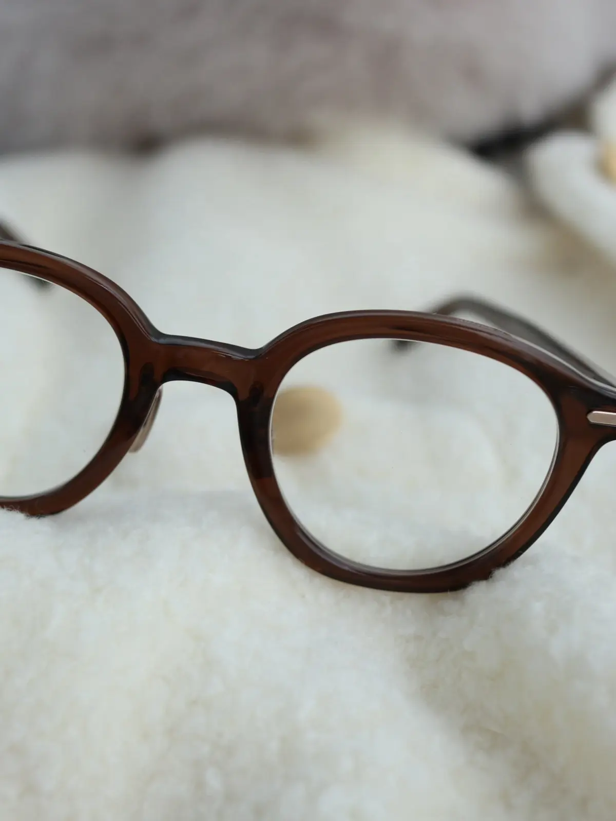 冬仕様のアイウェアとヘアスタイルの画像_4