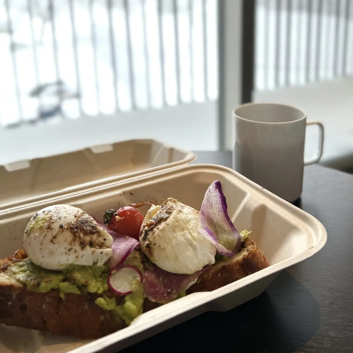 ニセコのカフェ「Green Farm Cafe」のアボガドオープンサンド