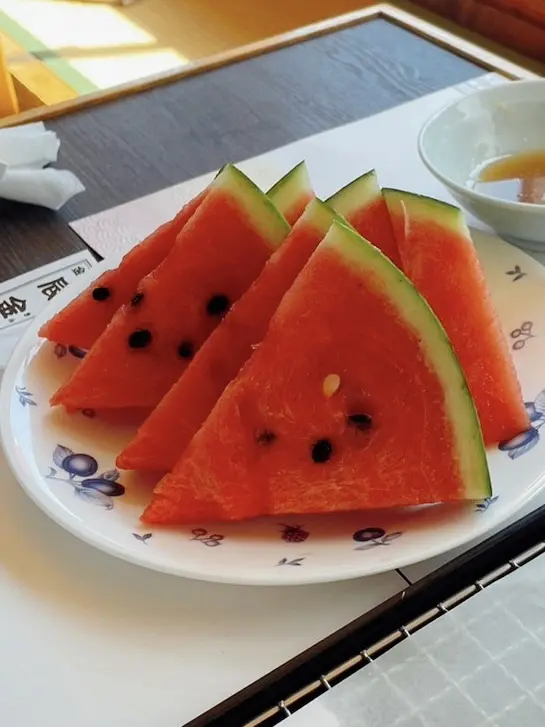 浴衣、屋形船、辰金、室内、お座敷、和室、スイカ、すいか、西瓜、美味しい、みずみずしい、新鮮、切り立て、