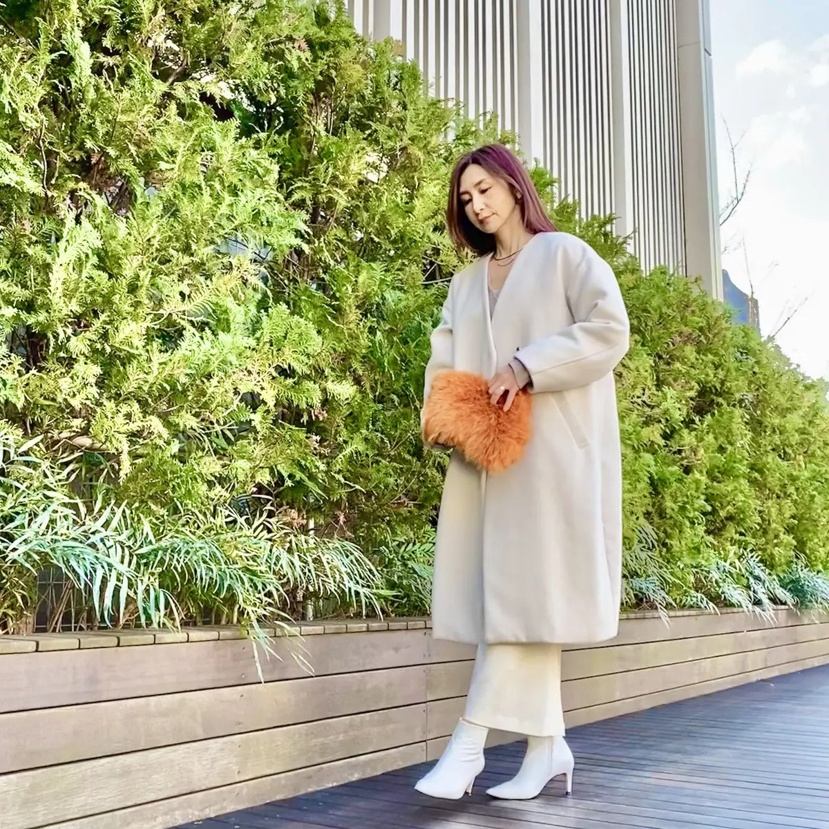 アウターも白でオールホワイトコーデ