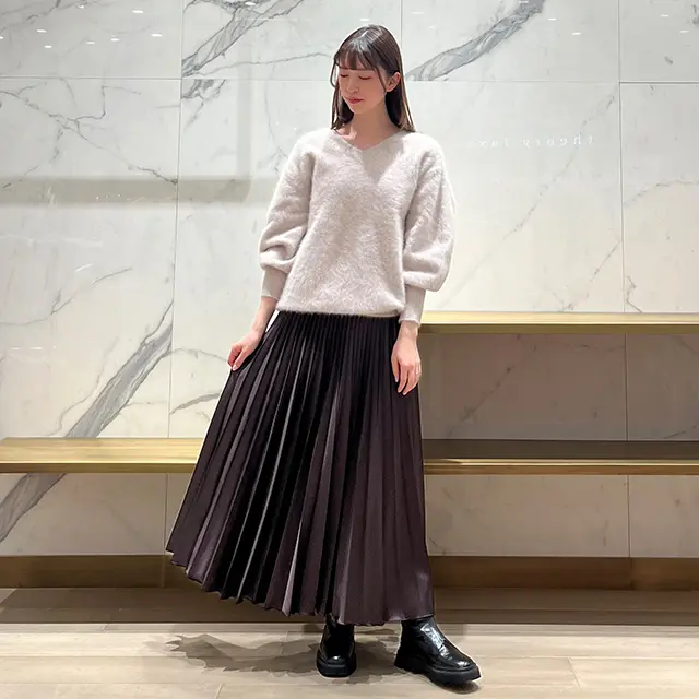 柔らかさと光沢感をミックスした、大人のフェミニン