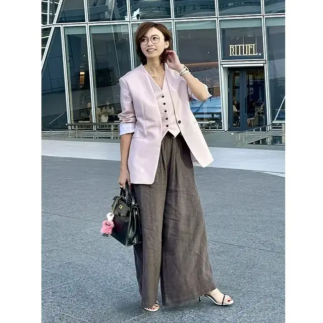 50代が夏に履きたい！足もとに軽さと抜け感を与えてくれる「サンダル」コーデ3選