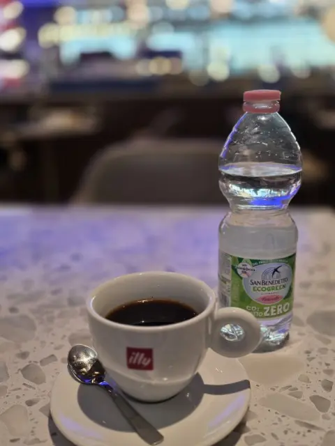 ラウンジと機内食などの画像_8