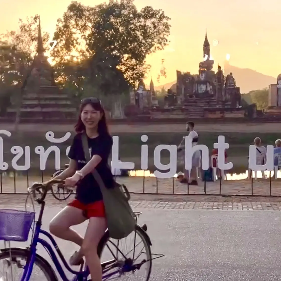 遺跡をサイクリング