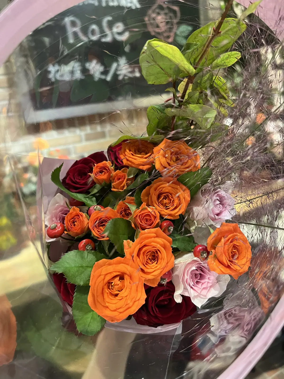 バラのブーケとアフタヌーンティーの画像_14