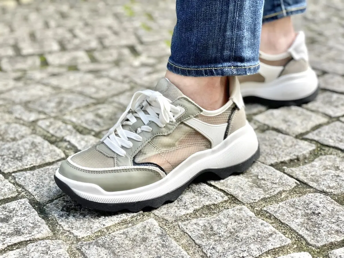 ZARAコントラストレザースニーカー