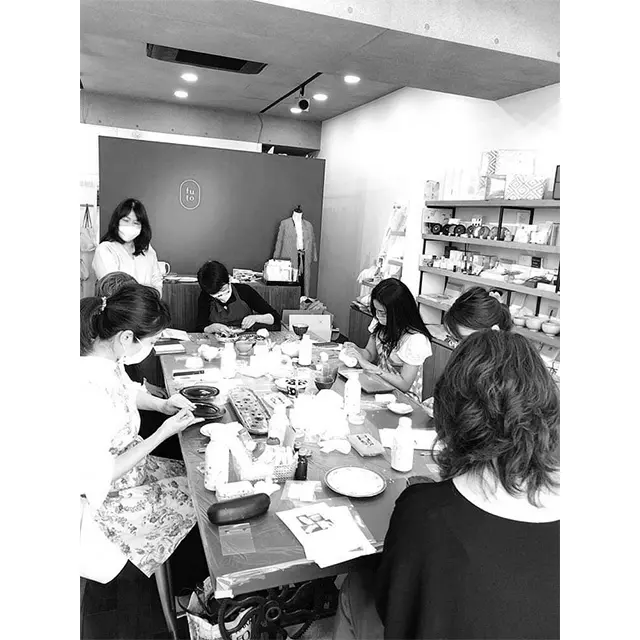 金継ぎのような手仕事を伝えるワークシ ョップなども定期的に開催中