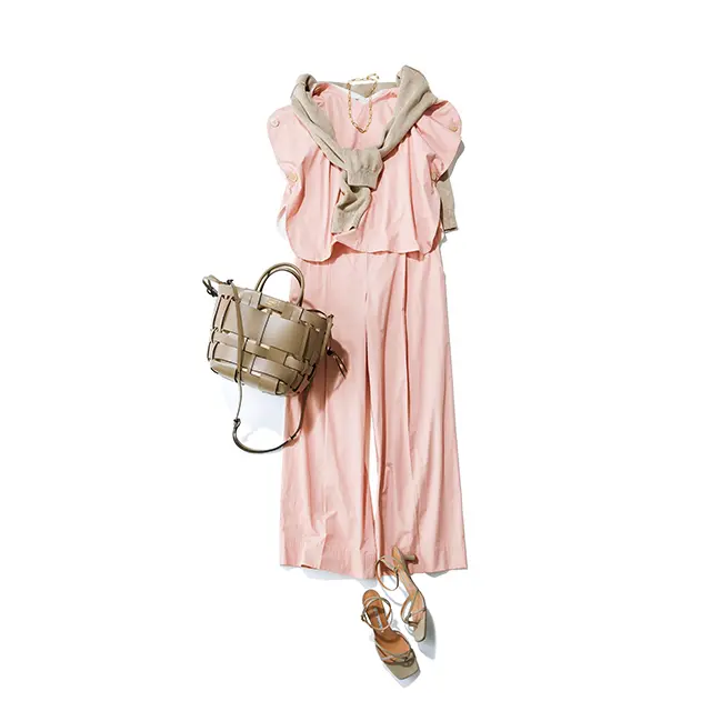 スイートなピンクはパンツ スタイルでこそ楽しみたい