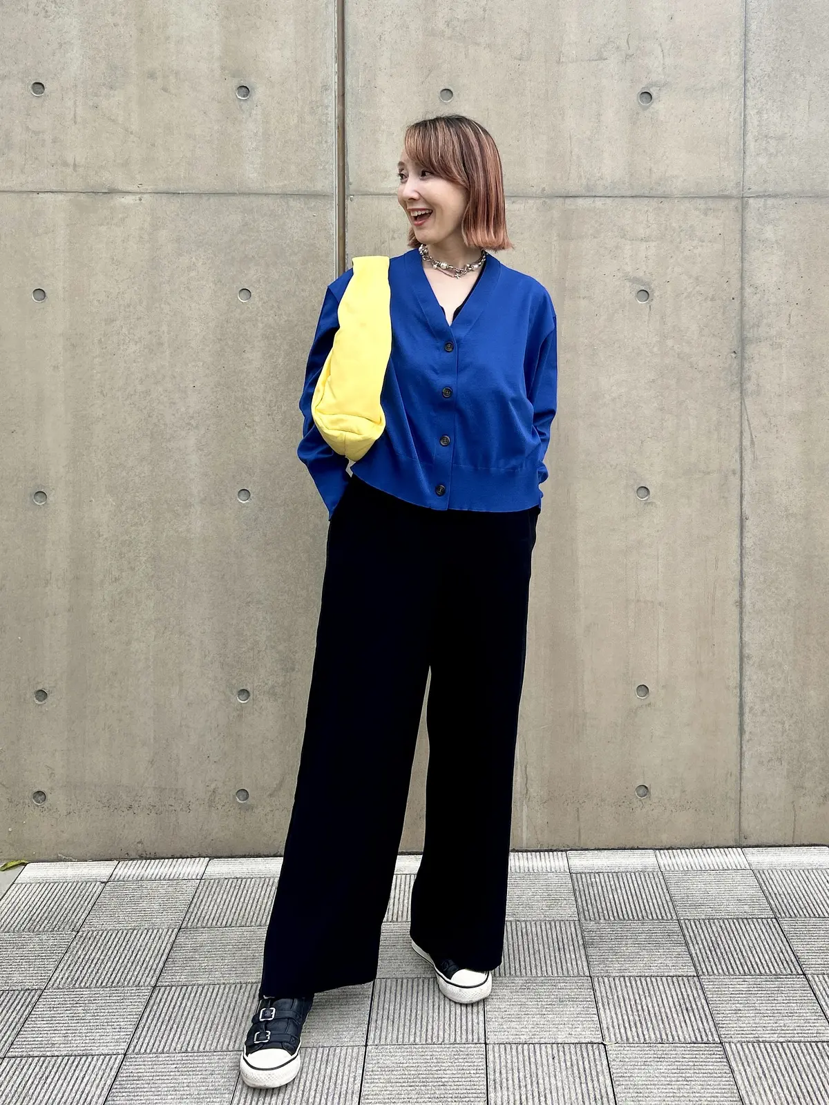 V開きで首元すっきり！E by eclaの画像_3