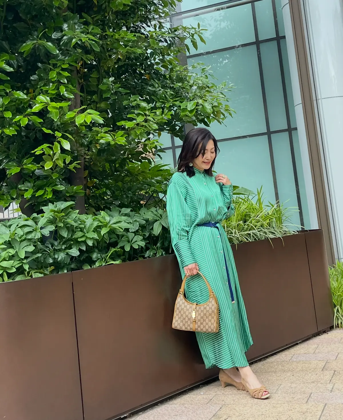 グリーンワンピースを着て初麻布台ヒルズラの画像_3