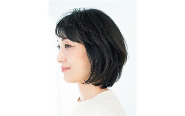 硬い髪は表面のみレイヤーでボリューム出しボブ