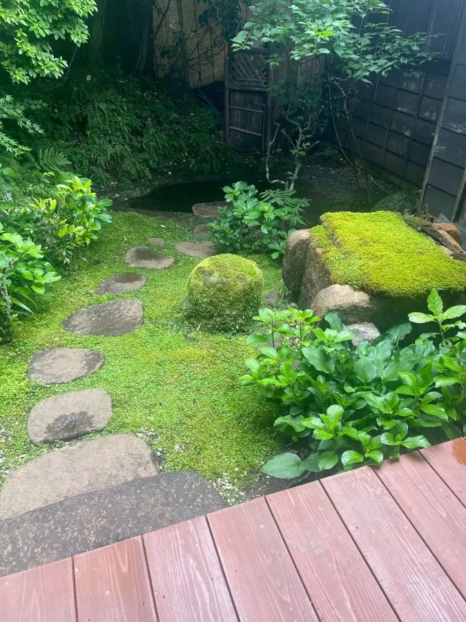 坐禅堂からみる中庭