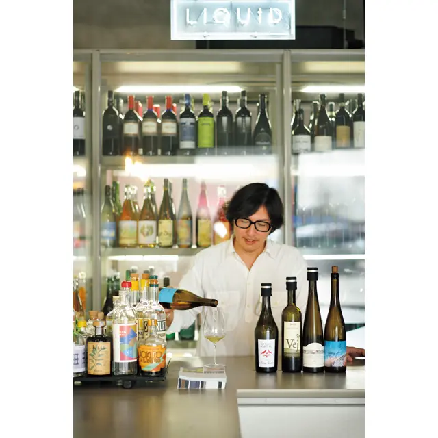 代表の村上純司さん。多角的かつ少数精鋭のセレクトに、飲食から工芸まで幅広い業界のプロたちが信頼をおく