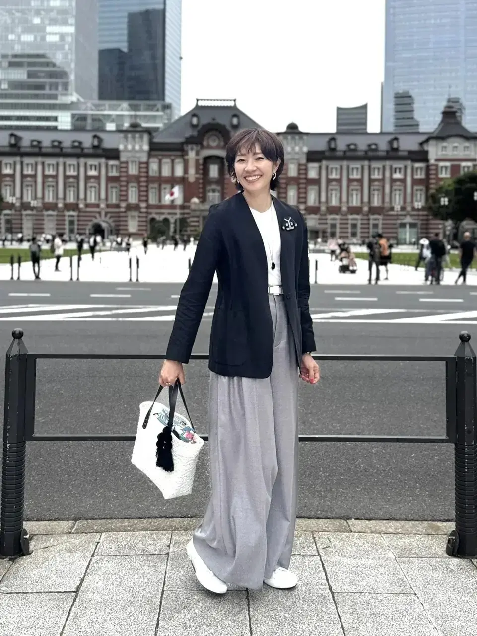 【おしゃれな50代のZARAコーデ】この夏は小物を取り入れた”モノトーンコーデ”が人気！