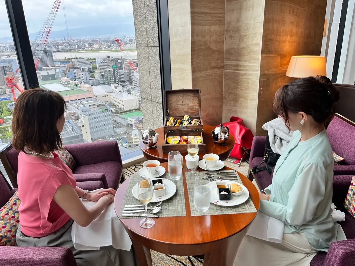 仲良しですので、話は途切れませんが今日はマンゴーアフタヌーンティーに夢中。夢見心地です☆