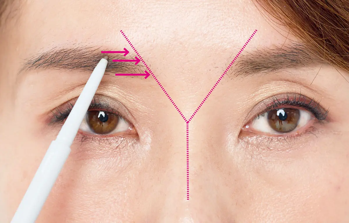 OurAge×Webエクラ【POINT2】眉頭は黒目の真上から眉間に向かって