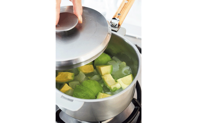 アボカドは蒸し煮にするのがおすすめ！ バターを使わないので体に優しい。ほかも油脂分なしで。