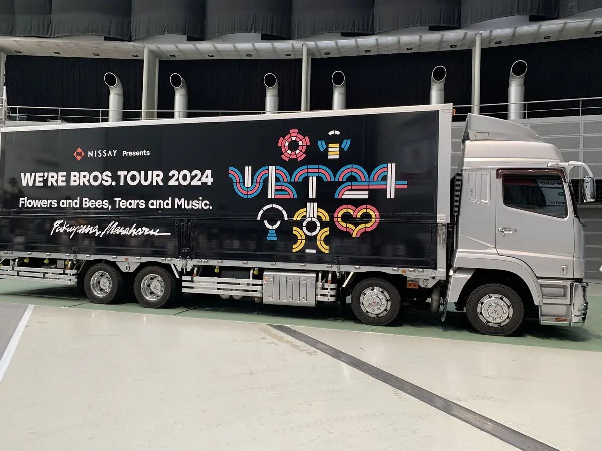 ユニクロの白リネンブラウス＆柄パンツで真の画像_6