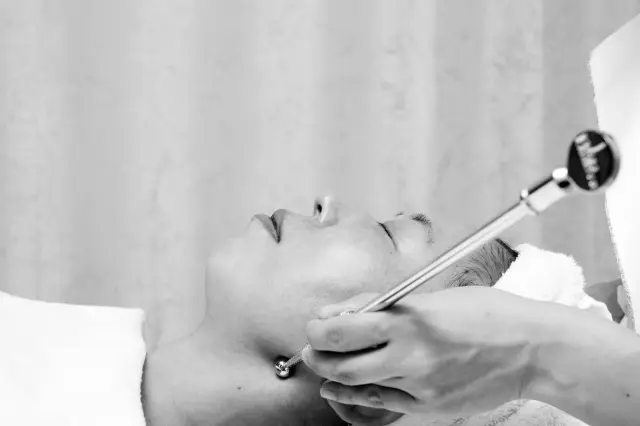 手と「ビバリー」で筋肉をほぐして流す