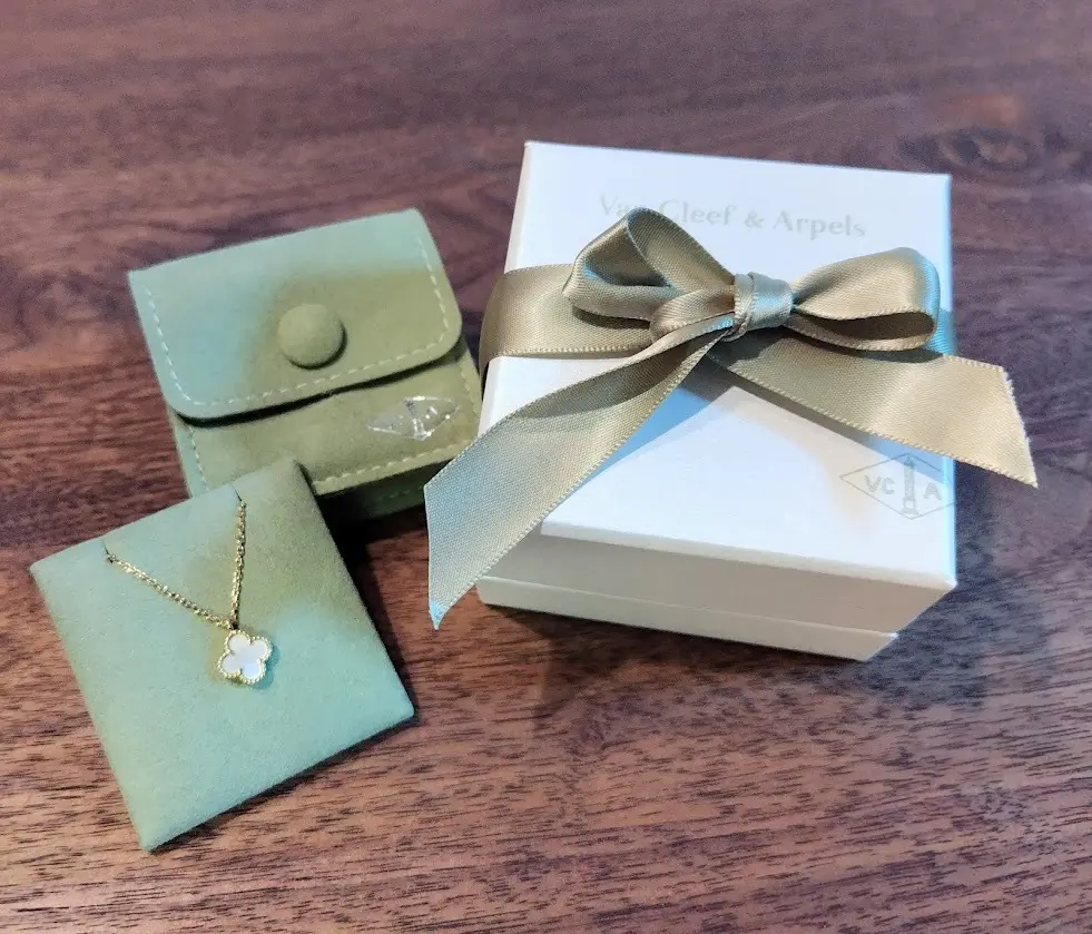 ヴァンクリーフ&アーペル　Van Cleef & Arpels 　スィートアルハンブラ