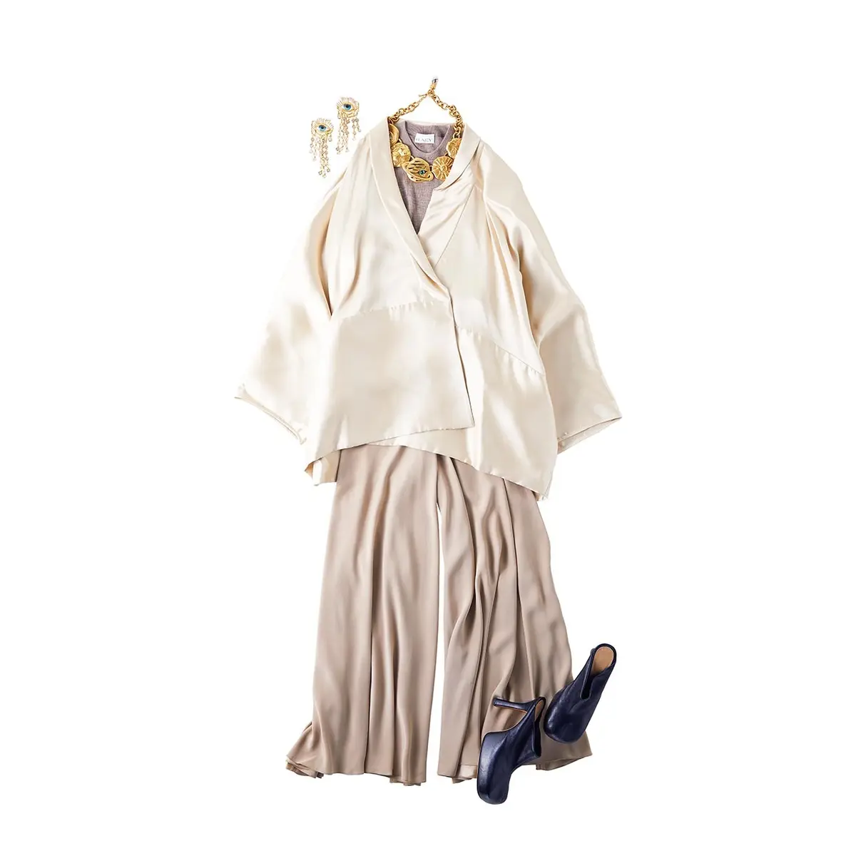 毎年家族で訪れるレストランには、 アーティスティックなジュエリーで華やぎを