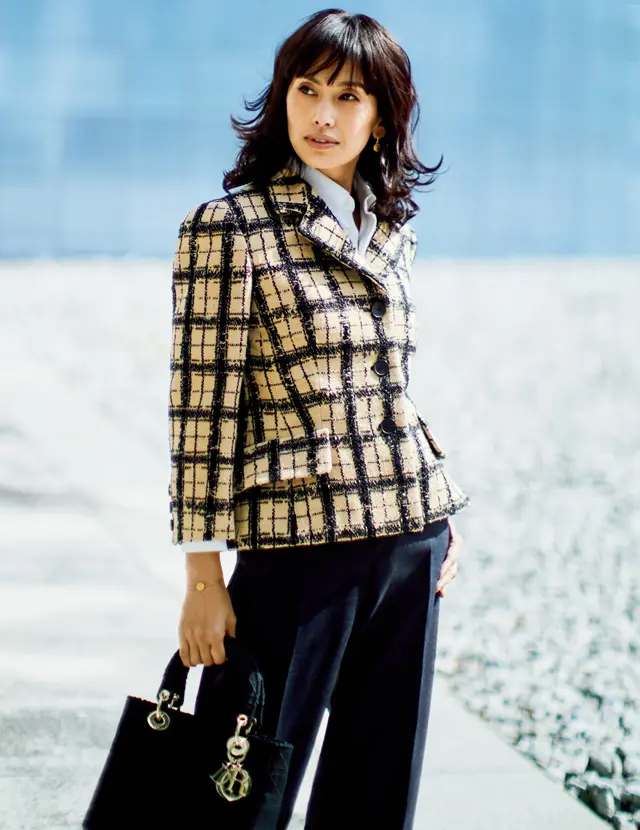 働くベージュ　①DIOR（ディオール）のベージュコーデ