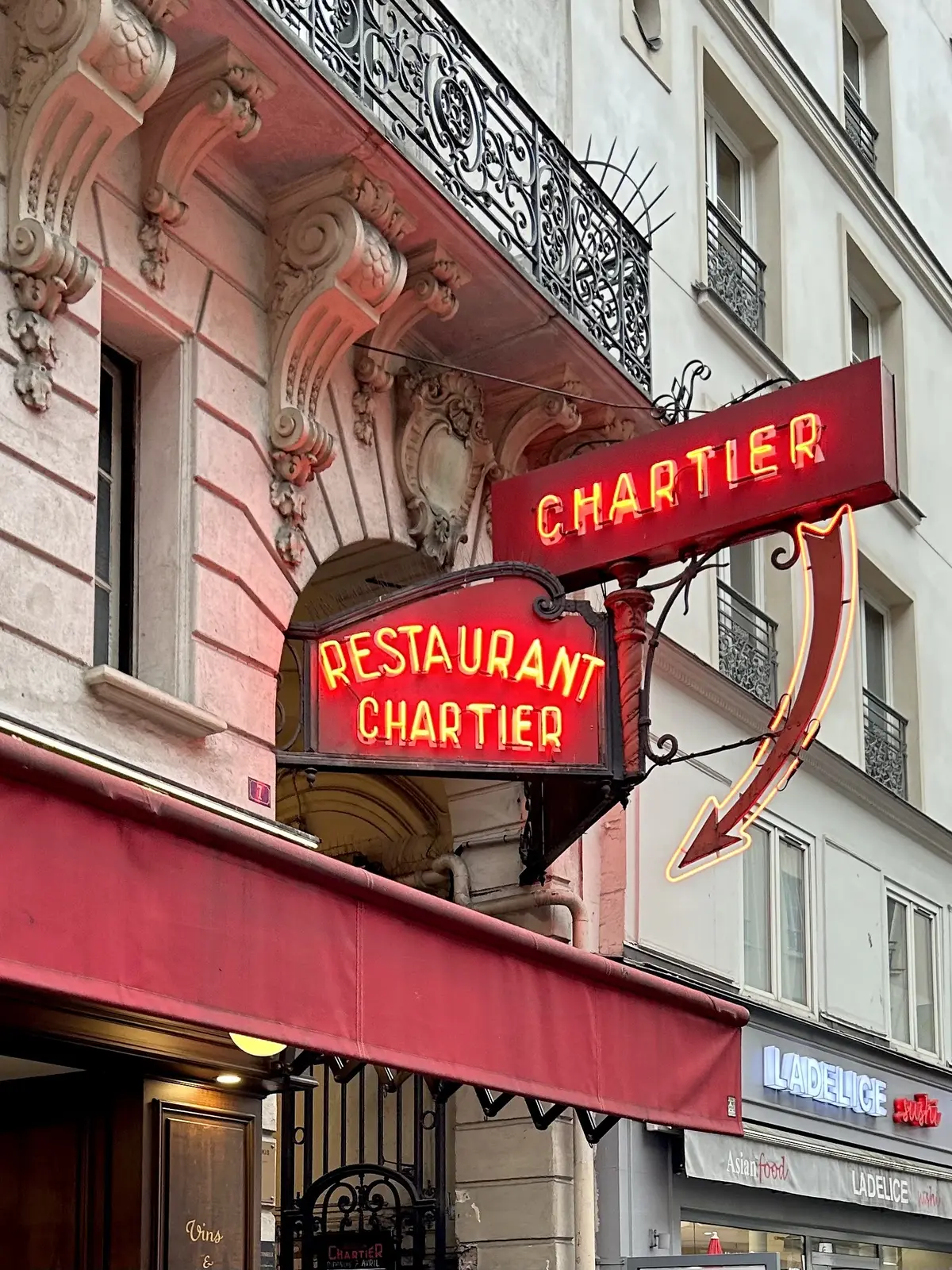 パリ　食堂　予約「Bouillon Chartier （ブイヨン・シャルティエ）