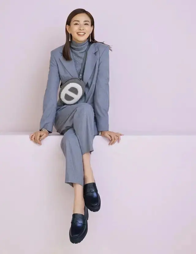 2023秋のトレンド靴！50代の新定番「しゃれ顔ローファー」