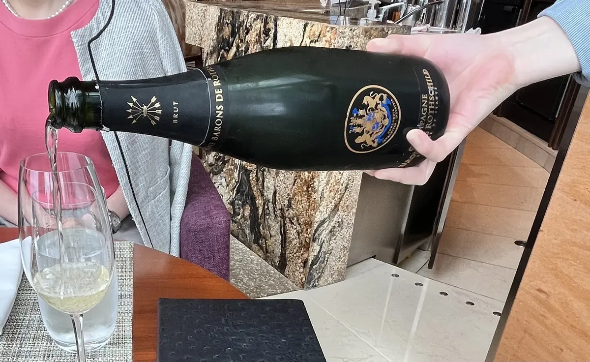 酒おいしいシャンパン。贅沢なひと時。