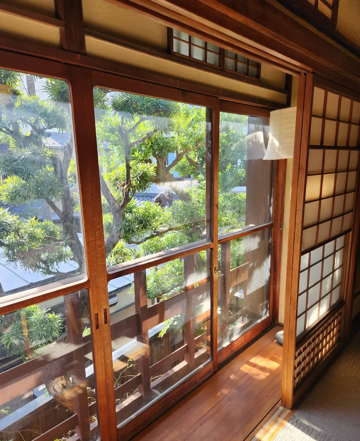 縁側付の2階の個室を利用させて頂きました。