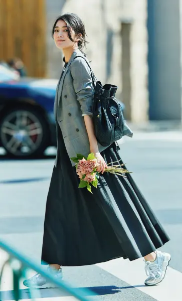 スニーカーを合わせて気負わないおしゃれをの画像_1