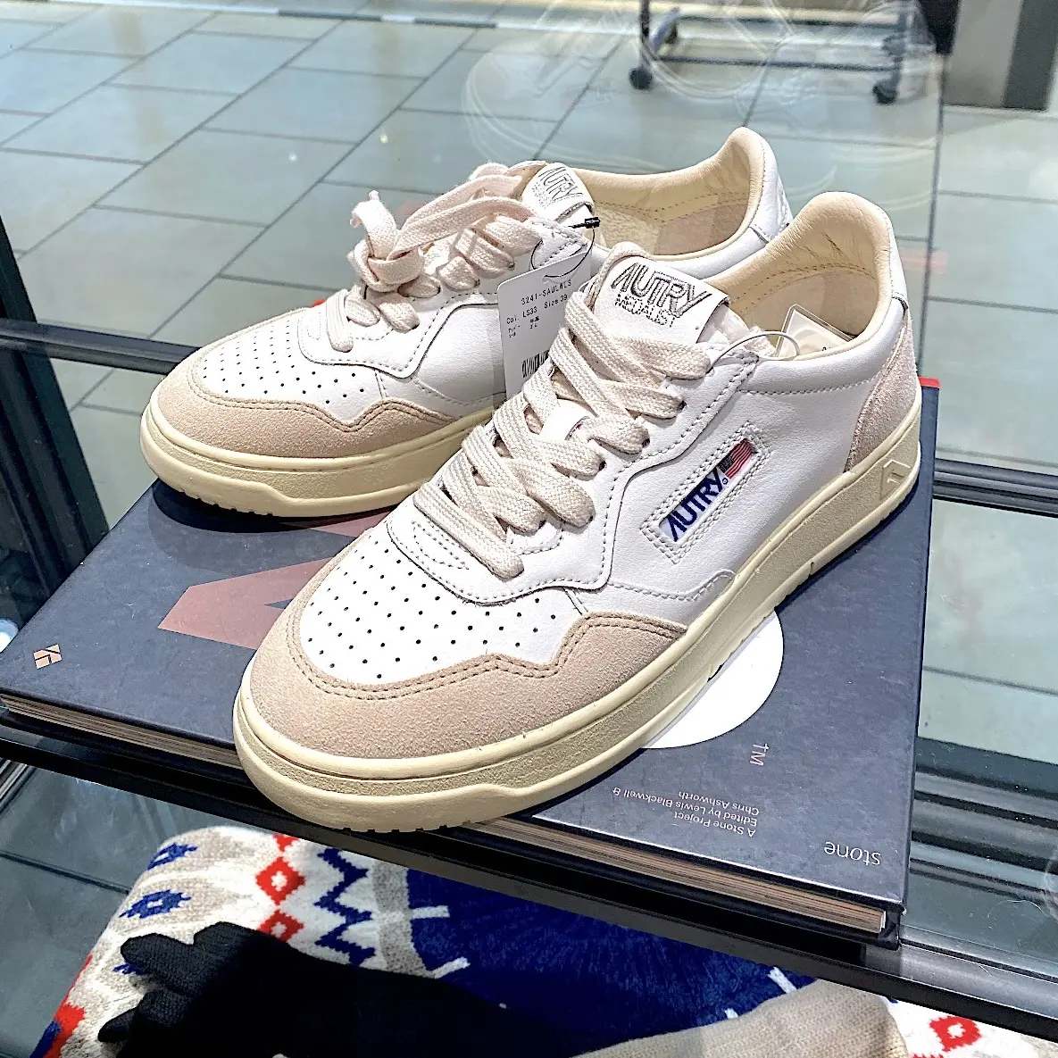 AUTRY〈オートリー〉WOMEN'S MEDALIST_LOW_LEATHER/SUEDE ￥33,000