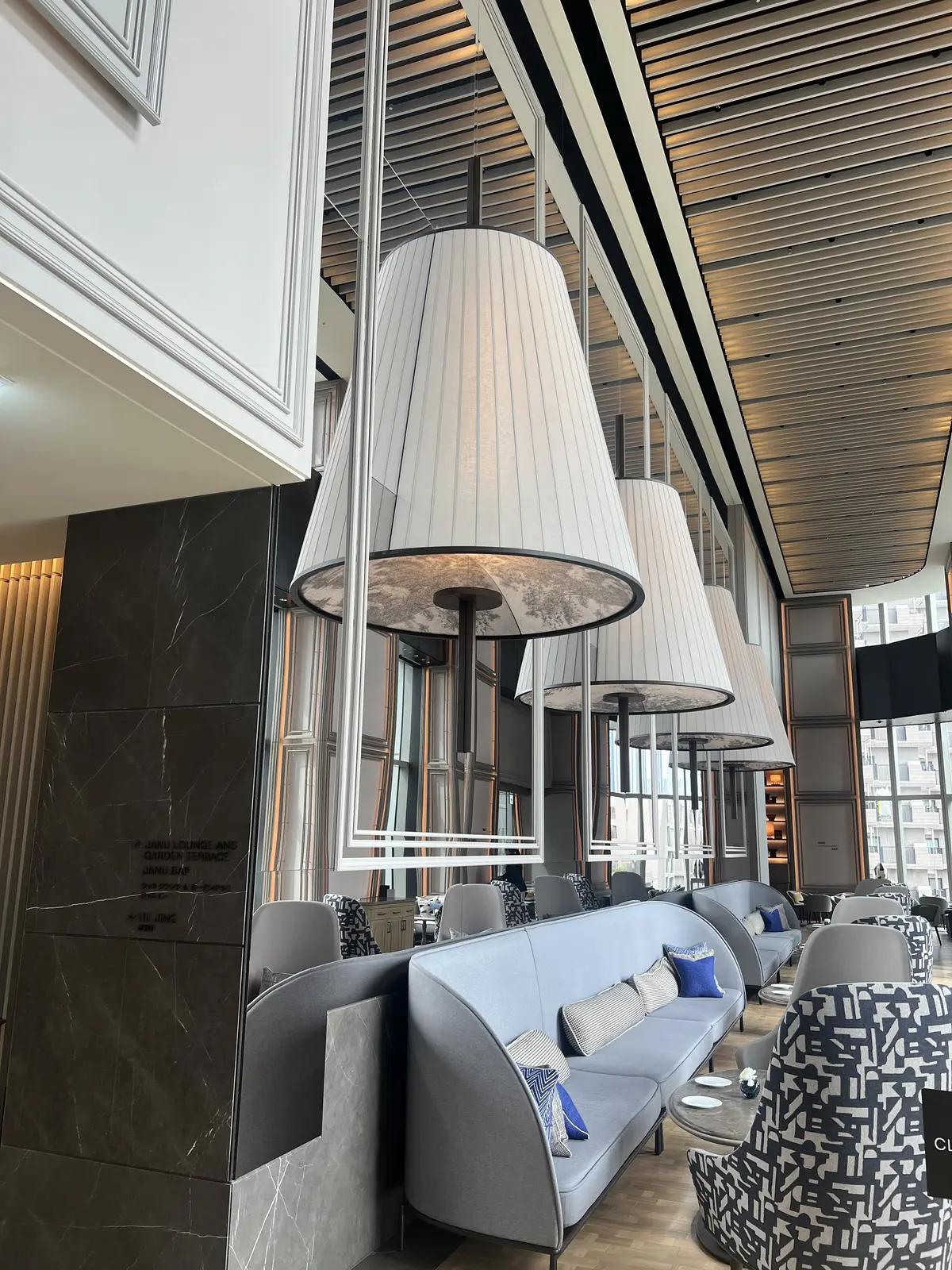 華リュクスなトップスがあれば春が楽しい♡の画像_13