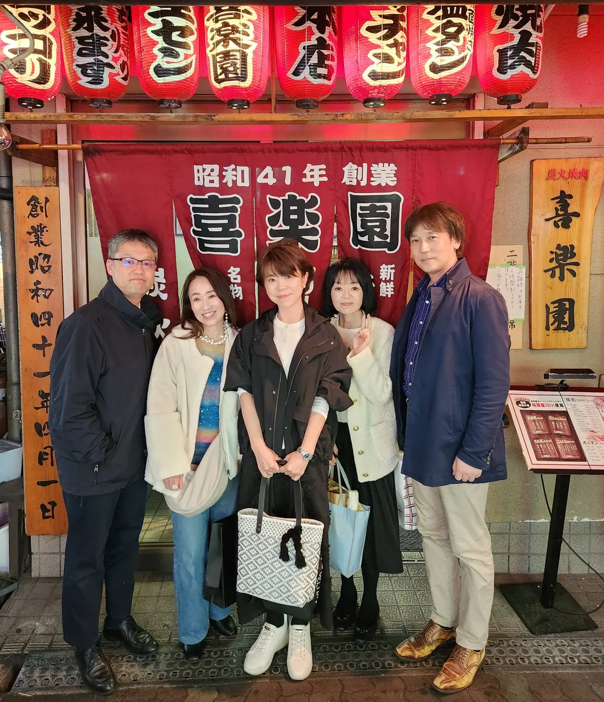 お店の前で記念撮影