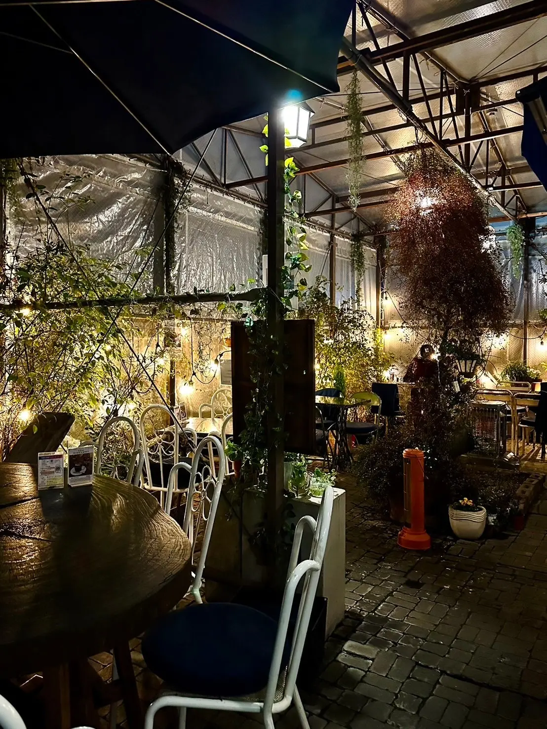 ビルごと全部アンティーク売り場。ガーデンの画像_1