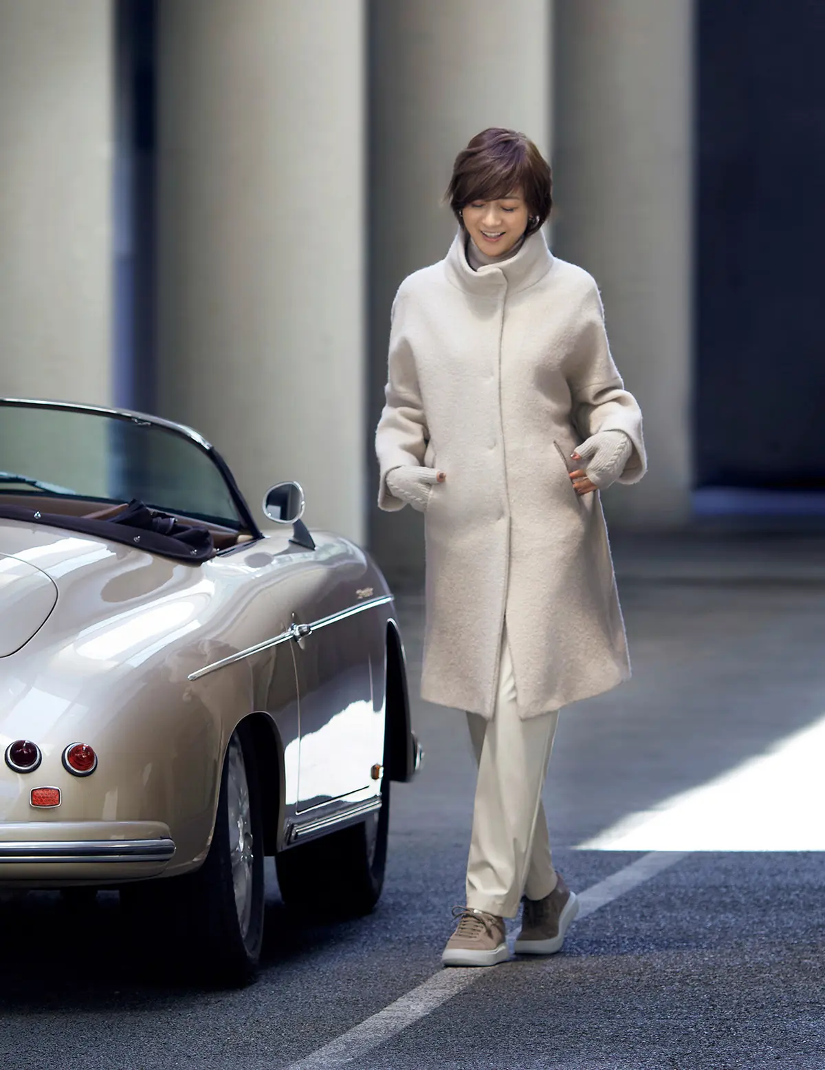 ゴールドのさりげないきらめきが柔らかな色みにリッチ感を加えて