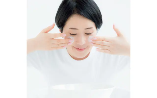 お湯をためた洗面器からのスチームを浴びつつ