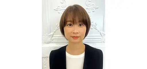 丸みシルエットで表情までやわらかく！若見えフェミニンショート【50代髪型・ヘアスタイル】