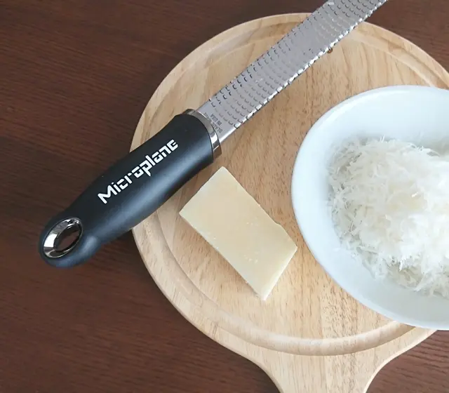 便利なおろし金マイクロプレインはお気に入りのキッチン用品です。
