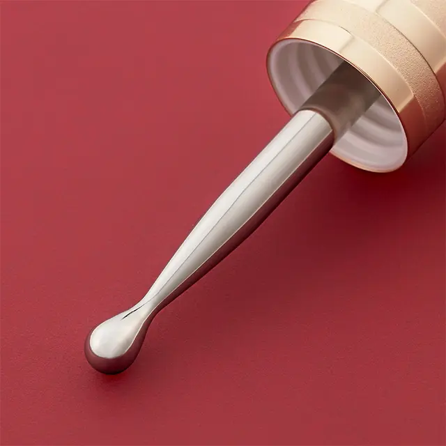 アドバンス ナイト リペア アイ コンセントレイト SMRコンプレックス 15㎖ ¥10,010／エスティ ローダー