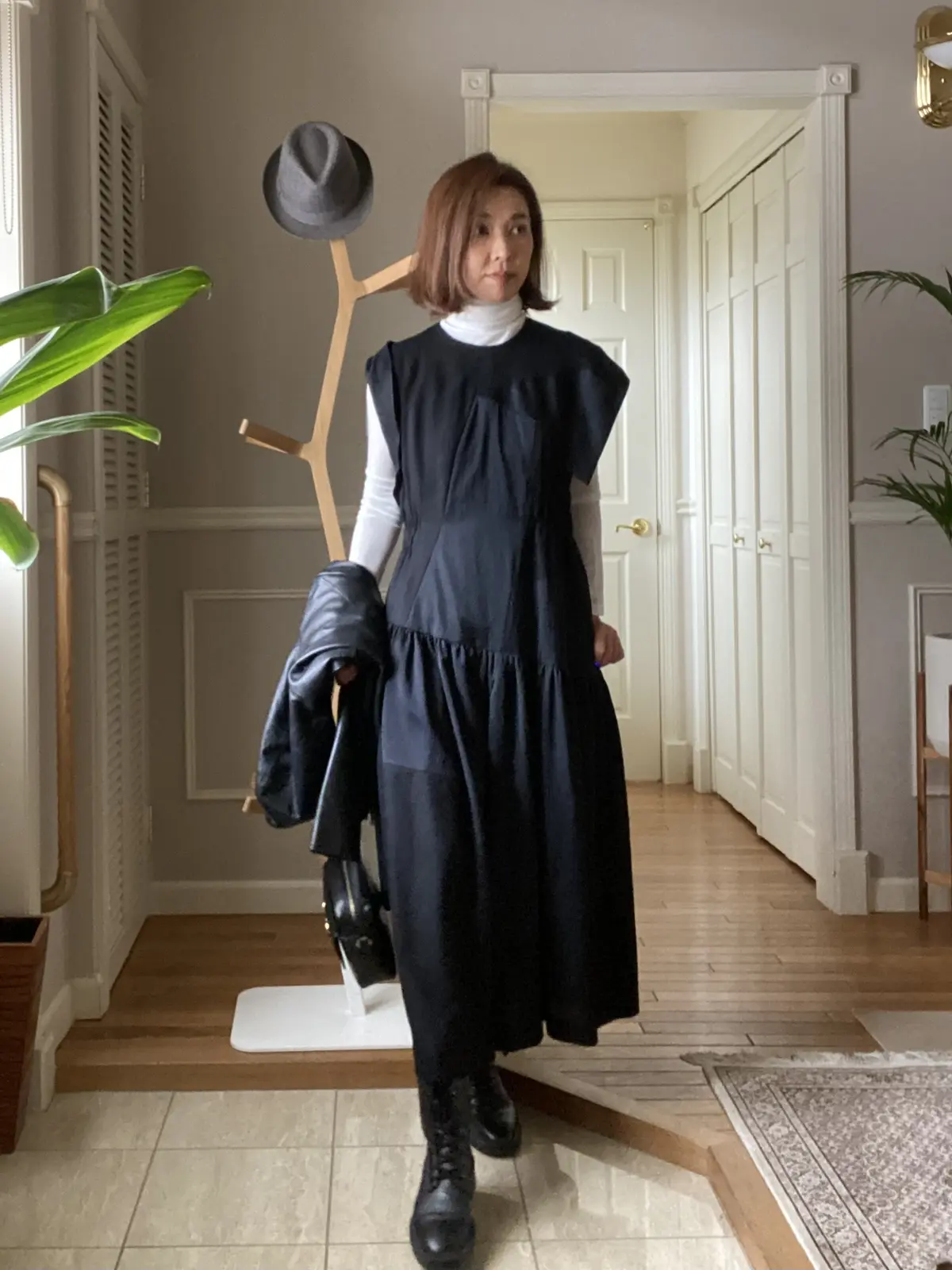 黒ワンピースのコーデの画像_2