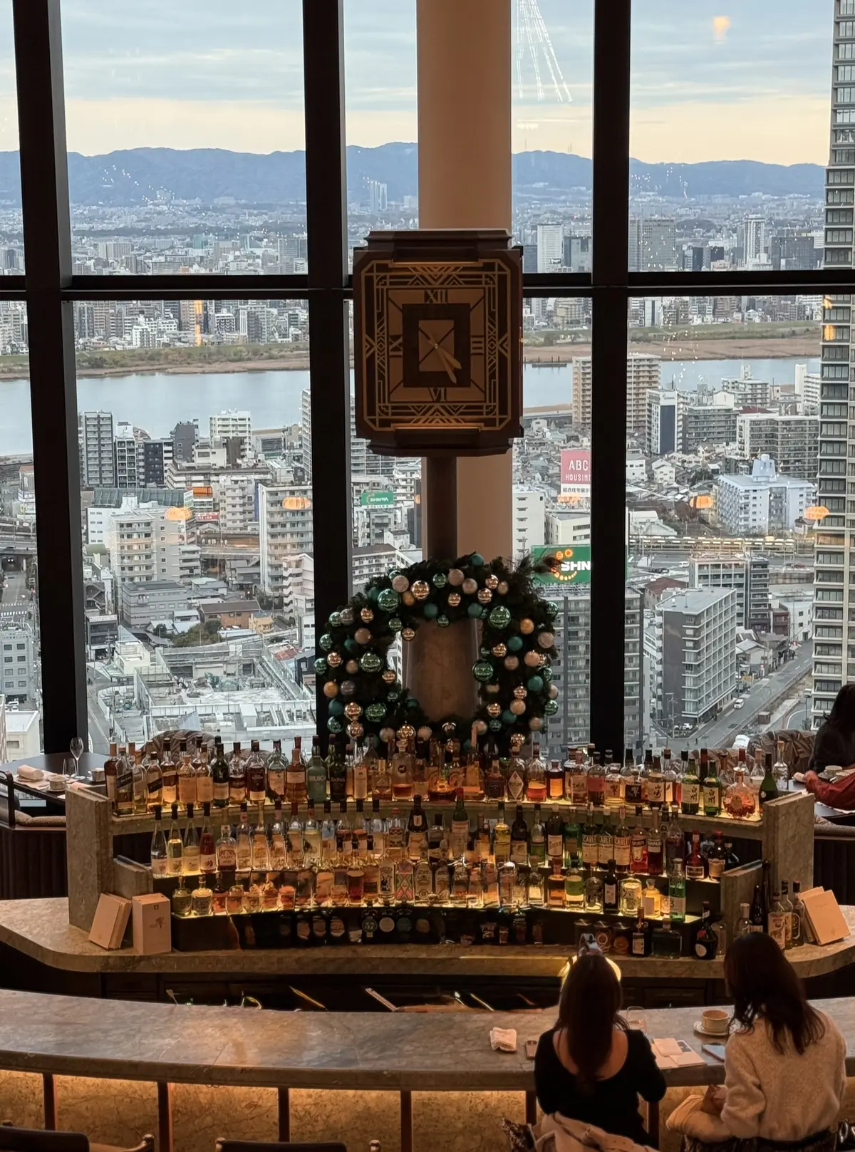 大阪　ウォルドーフ・アストリア大阪　ティファニーコラボ　ティファニーブルー　クリスマス　クリスマスツリー　ピーコックアレー　ティファニー　ティファニーツリー　ティファニーブルー　クリスマスツリー　ZARA デニムワンピース　デニムミディワンピース　　