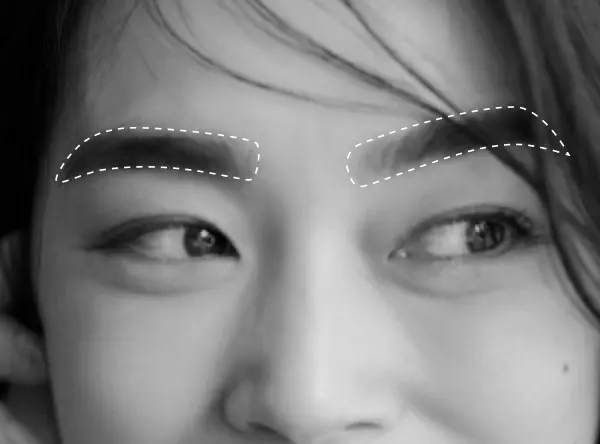 四角眉のメイクアップポイント