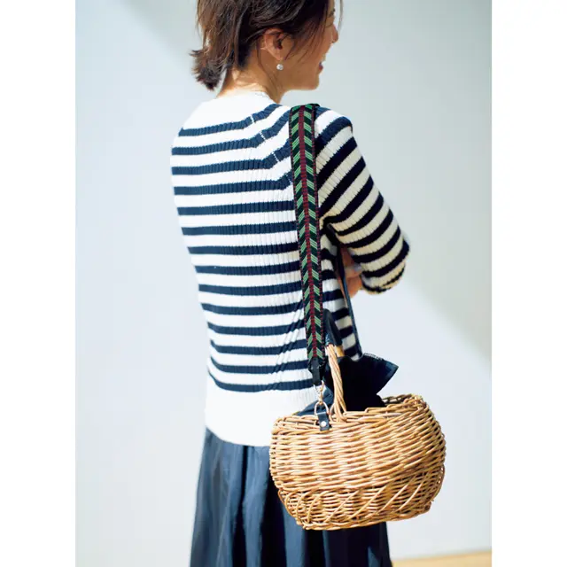 大草直子コーデ　休日、街にお買い物