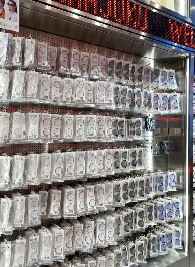 ユニクロのメガネ、タンクトップコーデでおの画像_6